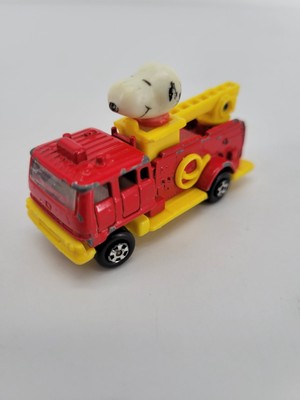 Vintage SNOOPY Mini Diecast Fire Truck Freewheeling Action Aviva 1966 Hong Kong