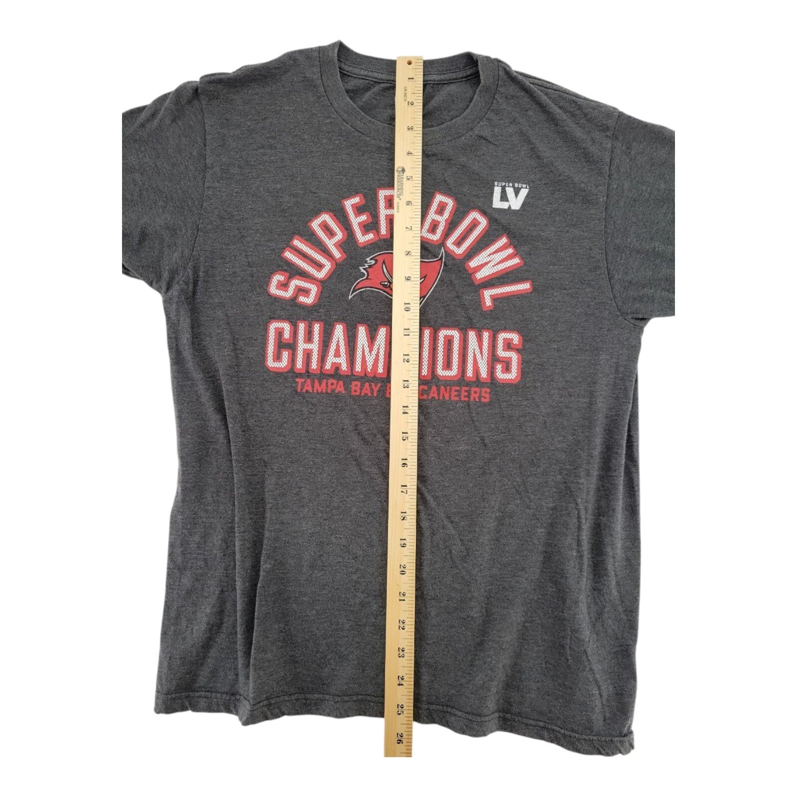 Tampa Bay Buccaneers Super Bowl LV Champions Gray Graphic Tee Size M