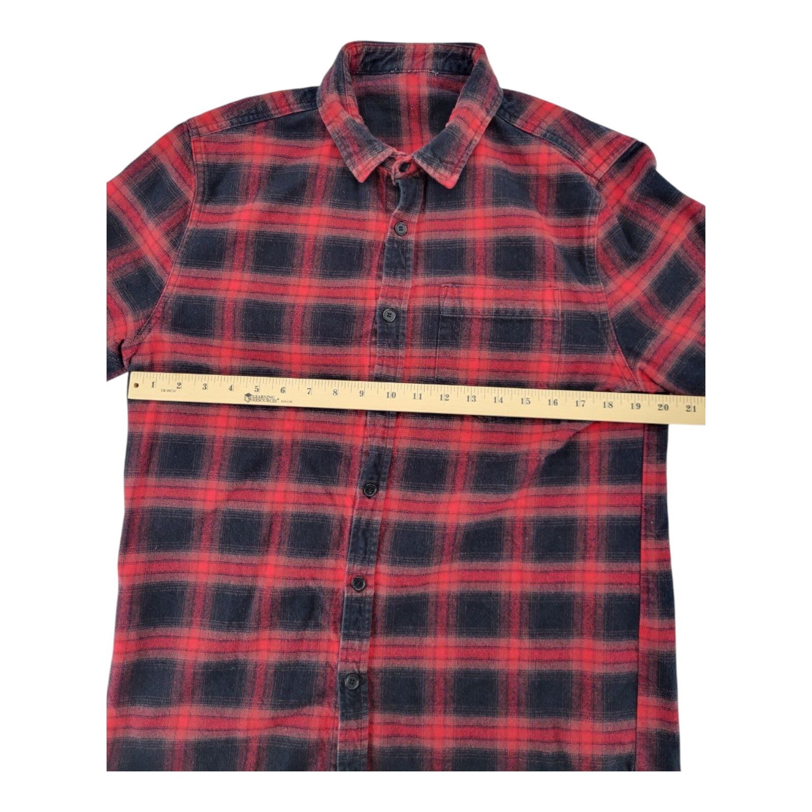 Red Black Plaid Flannel Shirt Look But Don’t Touch Statue Graphic Size M