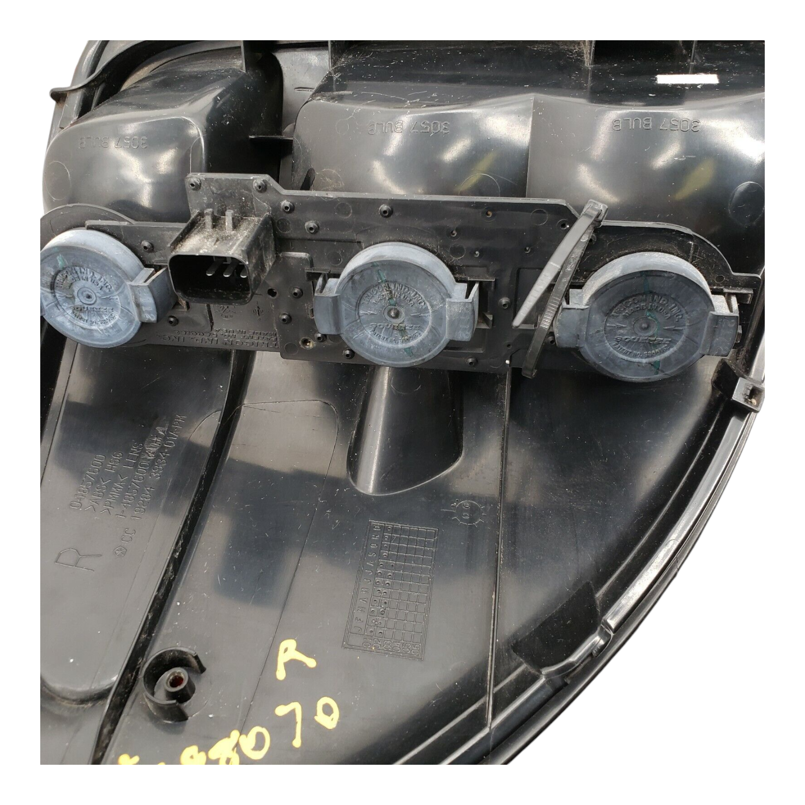 2001-2003 Chrysler Voyager Tail Light Assembly 5-Pin Plug