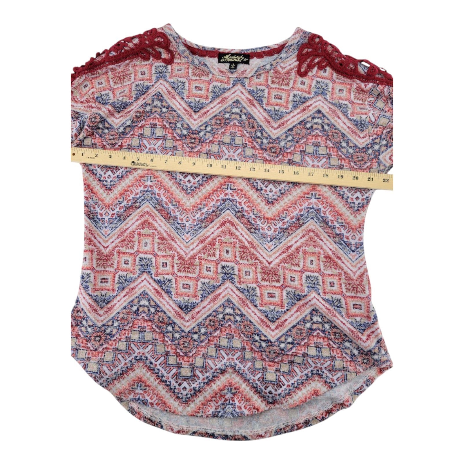 Absolutely Famous Women's L Chevron Knit Top Red Lace Shoulder Detail