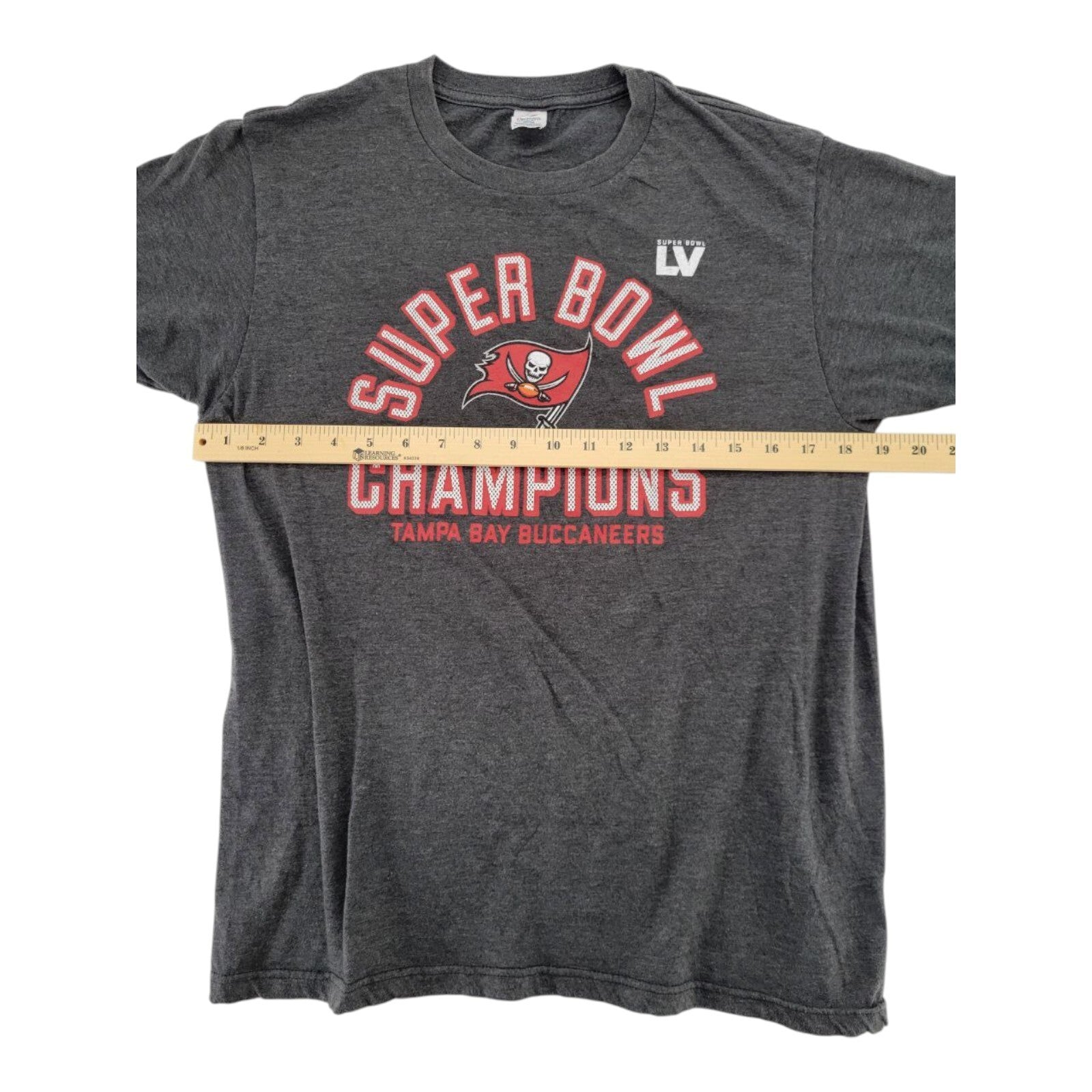 Tampa Bay Buccaneers Super Bowl LV Champions Gray Graphic Tee Size M