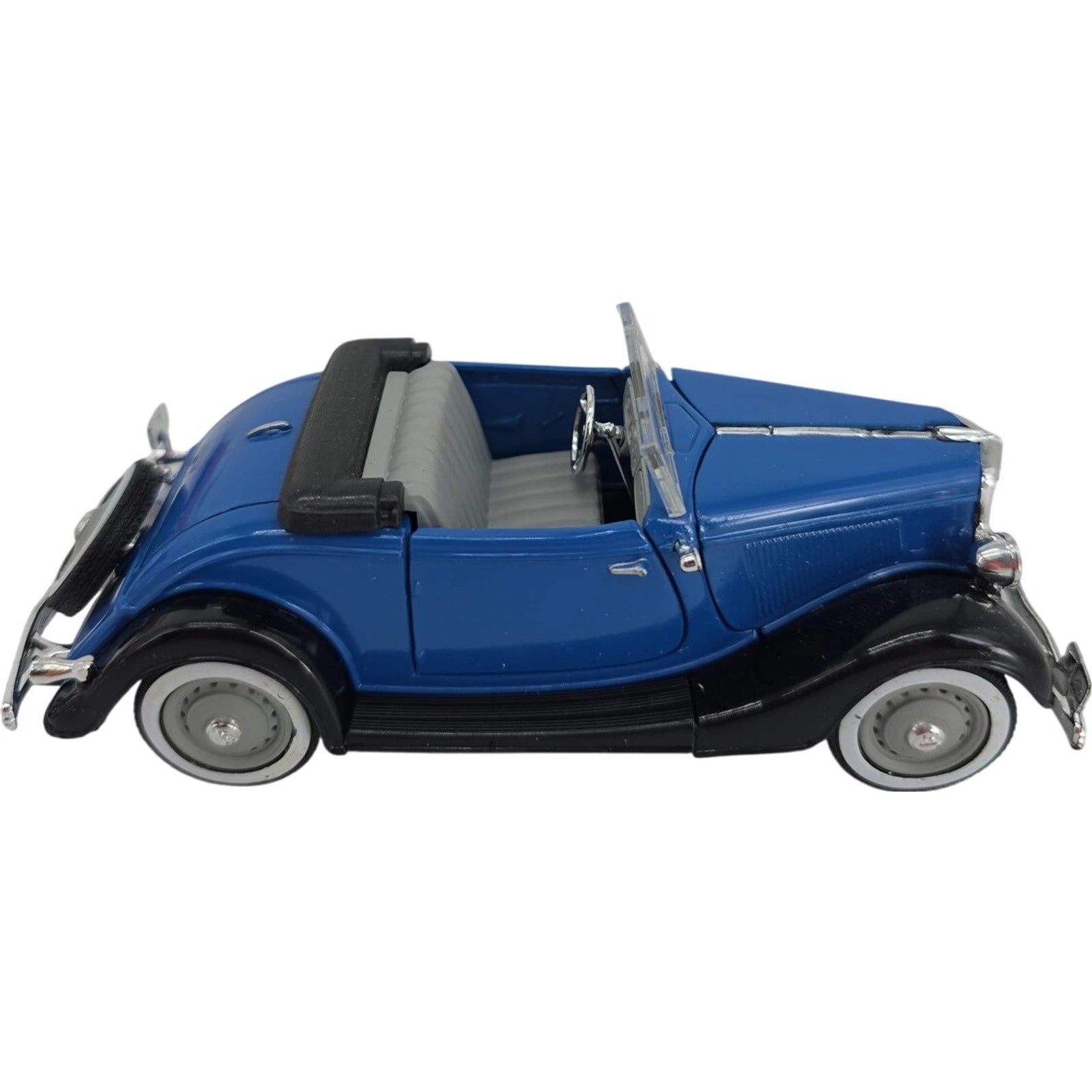 1934 Blue V8 Ford V8 Deluxe Roadster Diecast National Motor Museum Mint