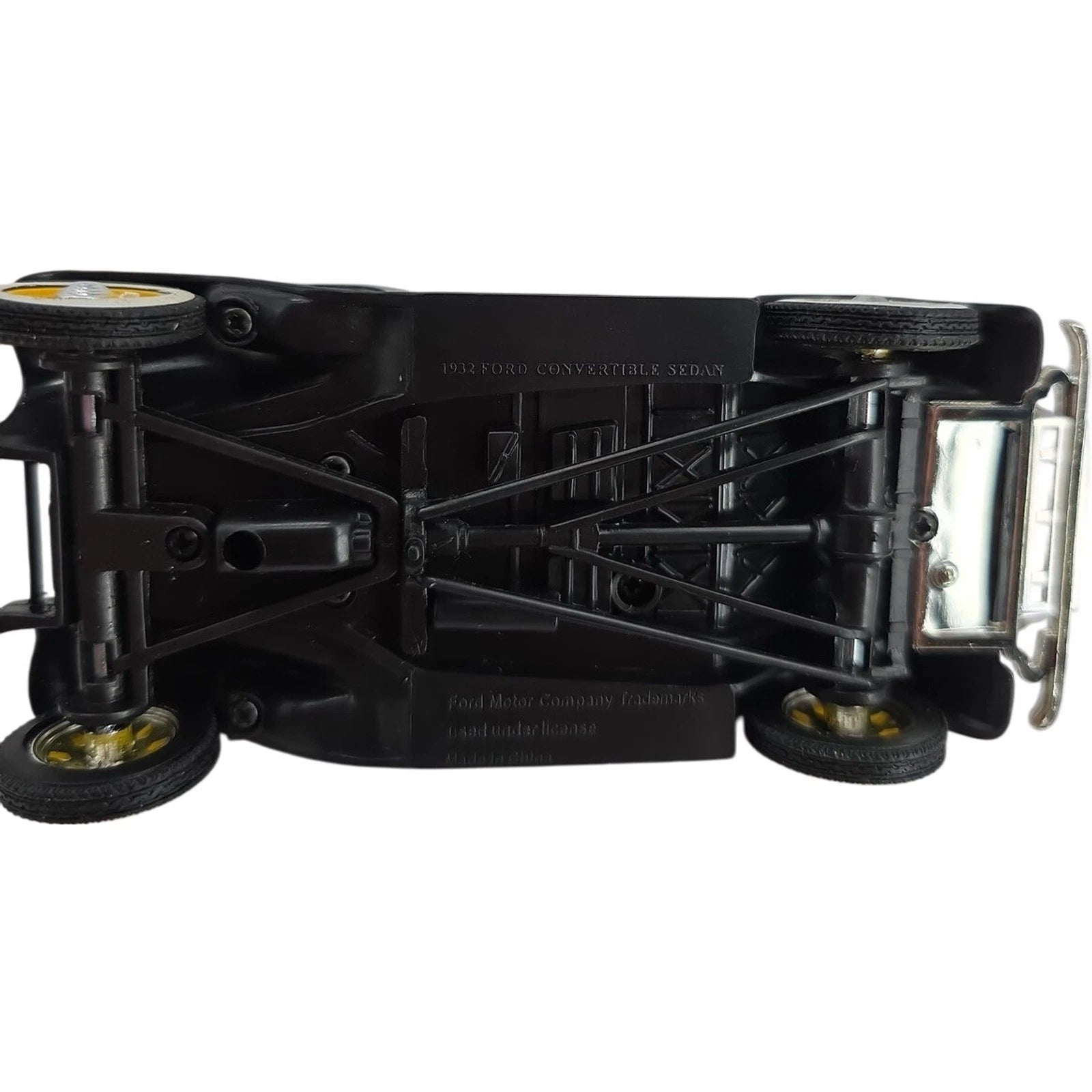 National Motor Museum Mint 1932 Ford Convertible Sedan Die-cast Car SS-T5351