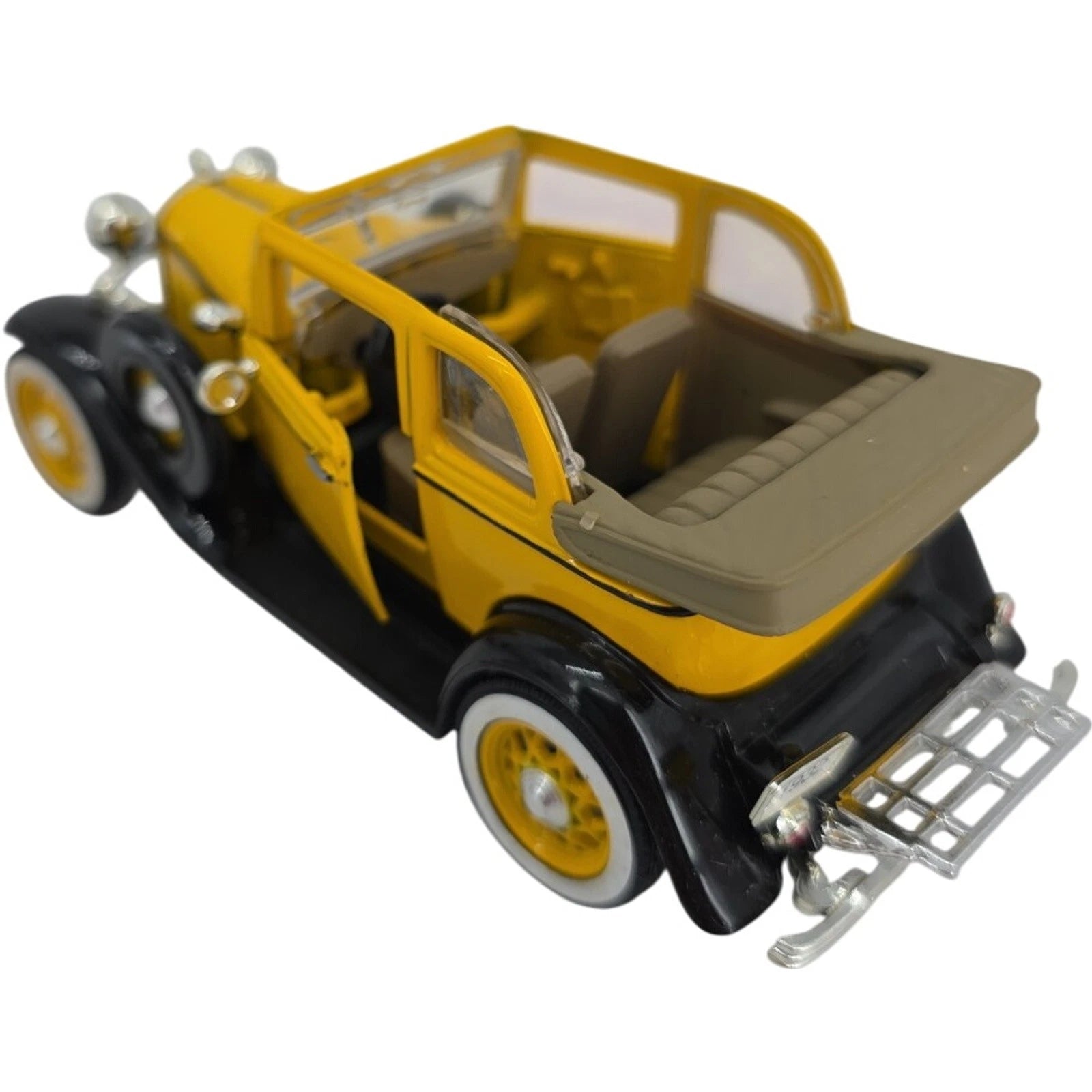 National Motor Museum Mint 1932 Ford Convertible Sedan Die-cast Car SS-T5351