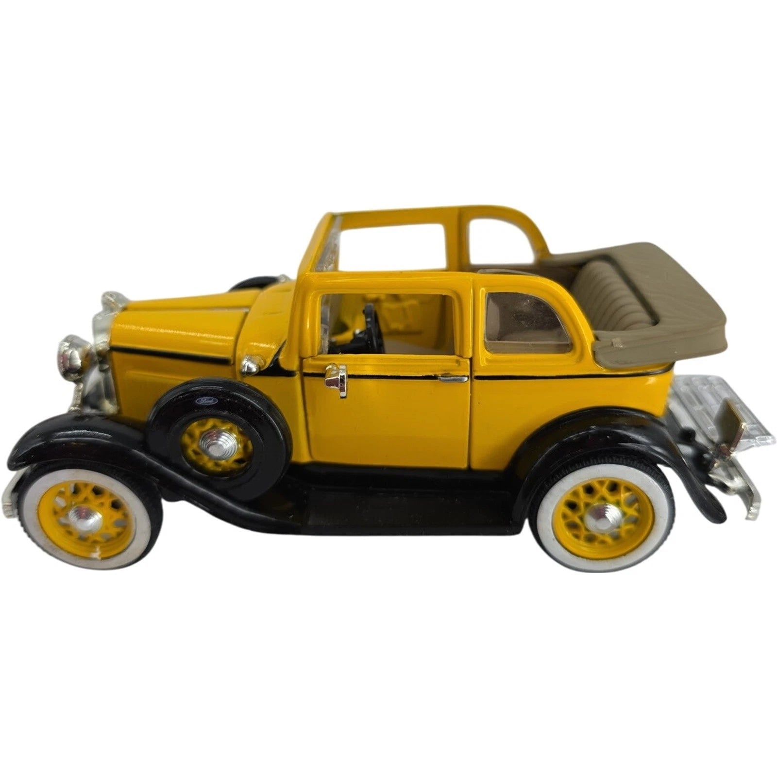 National Motor Museum Mint 1932 Ford Convertible Sedan Die-cast Car SS-T5351