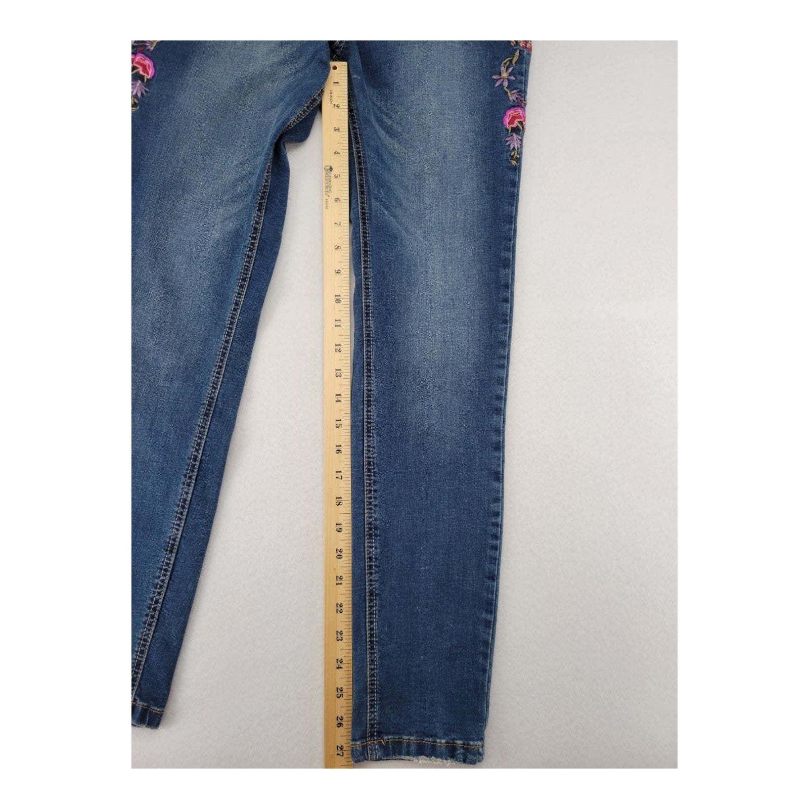 Almost Famous Women's Embroidered Stretch Blue Jeans Size 8 Denim
