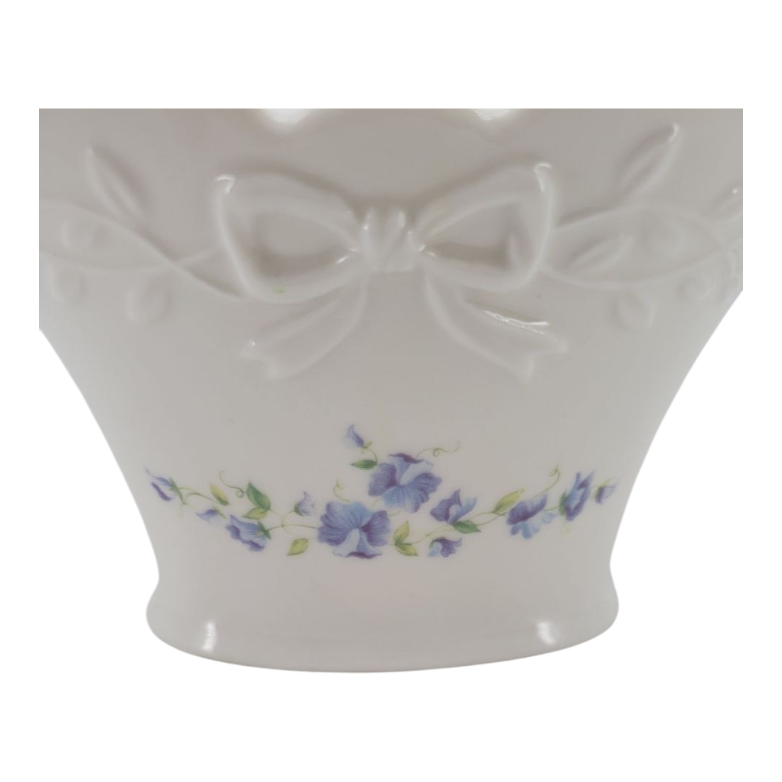 Mikasa Floral Vine Porcelain Basket White Embossed Ribbon Handle RL051