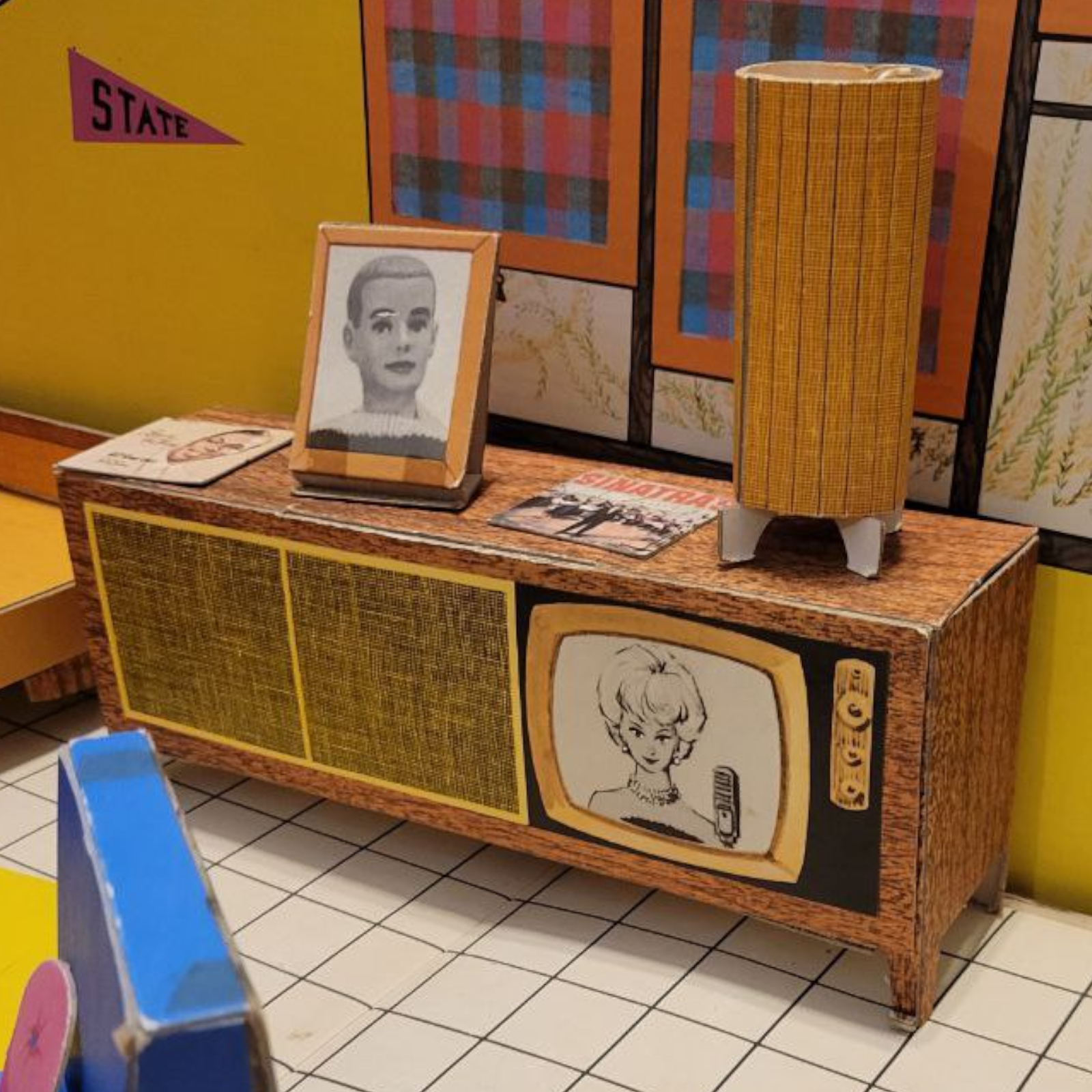 Vintage 1962 Mattel Barbies Dream House Dollhouse with Furniture and Box