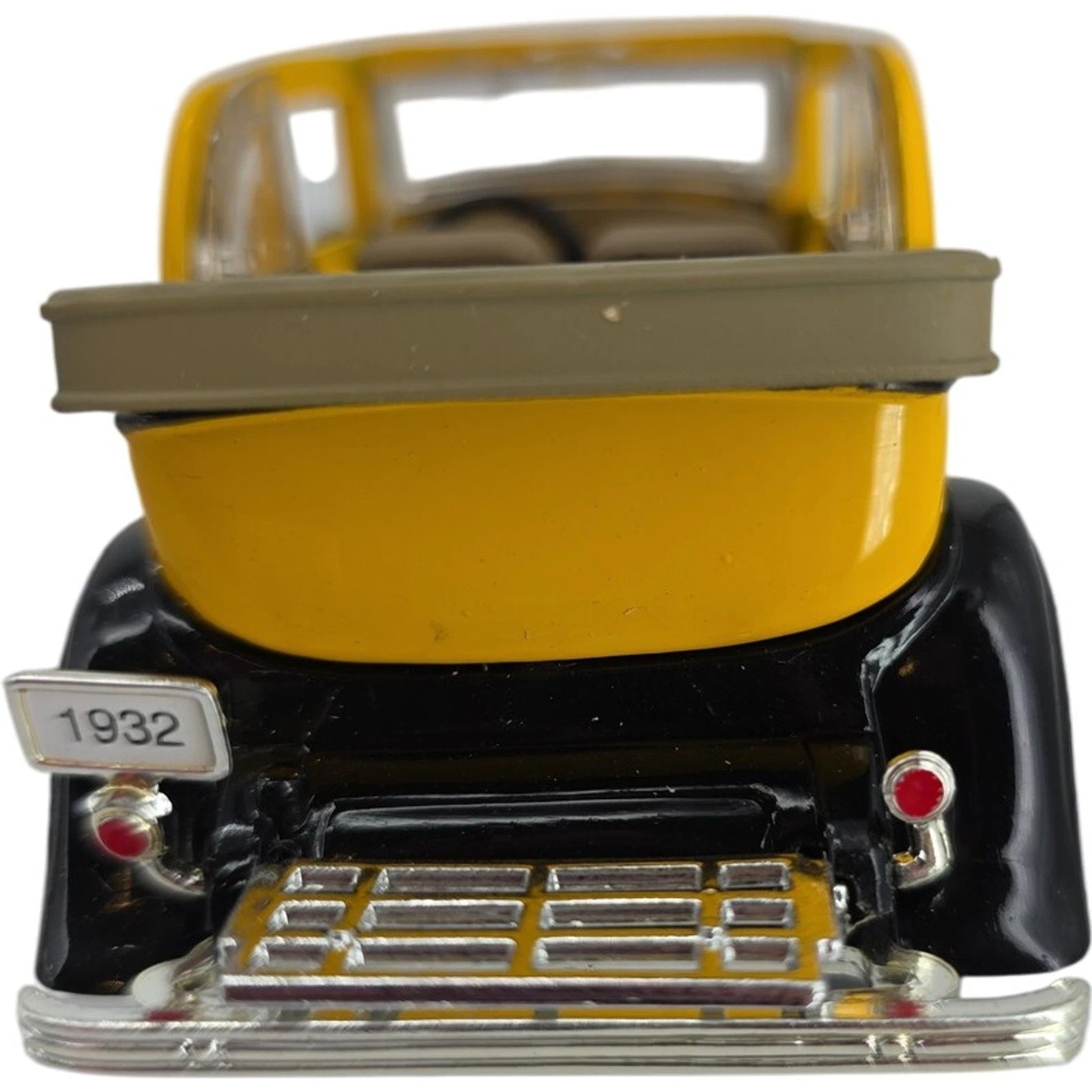 National Motor Museum Mint 1932 Ford Convertible Sedan Die-cast Car SS-T5351