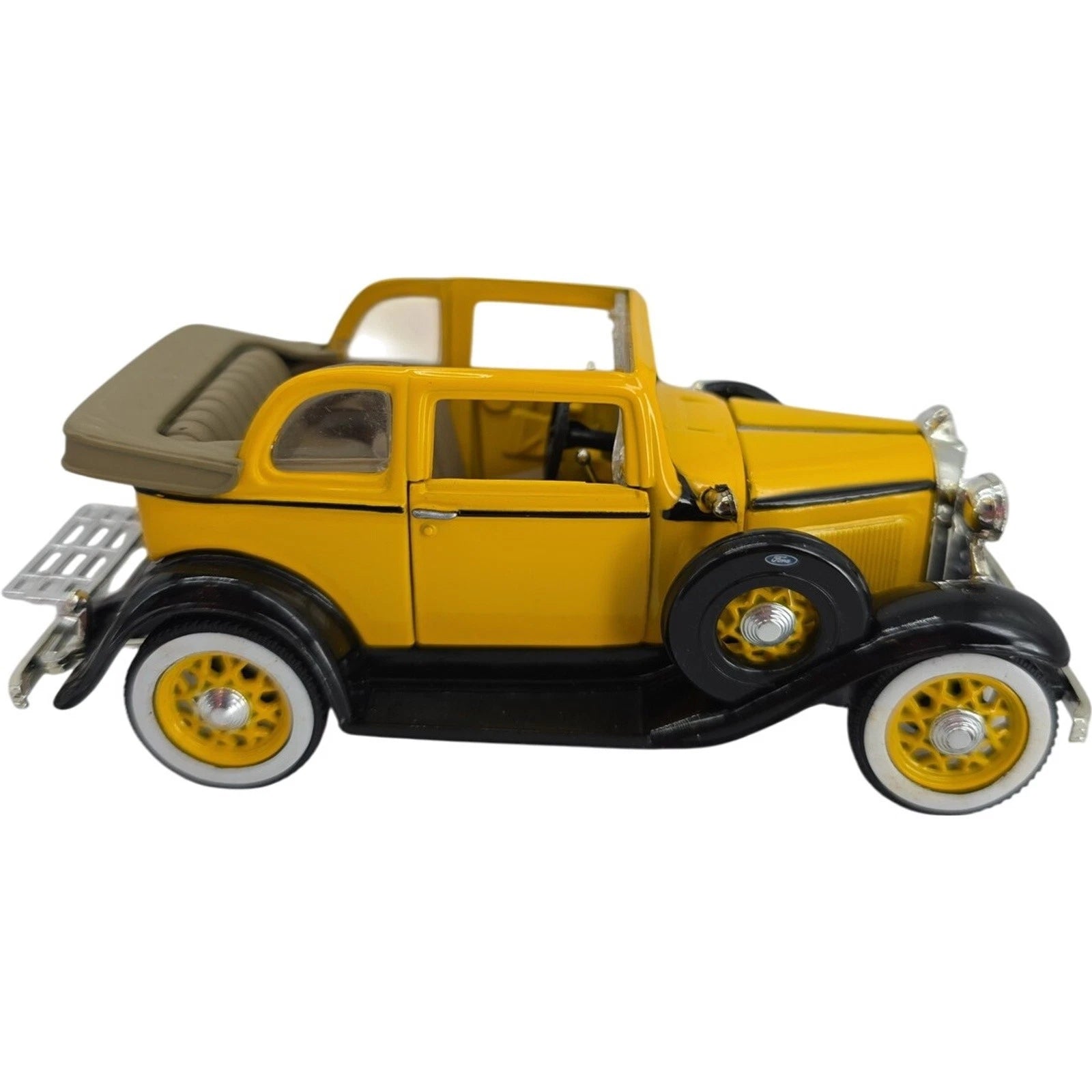 National Motor Museum Mint 1932 Ford Convertible Sedan Die-cast Car SS-T5351